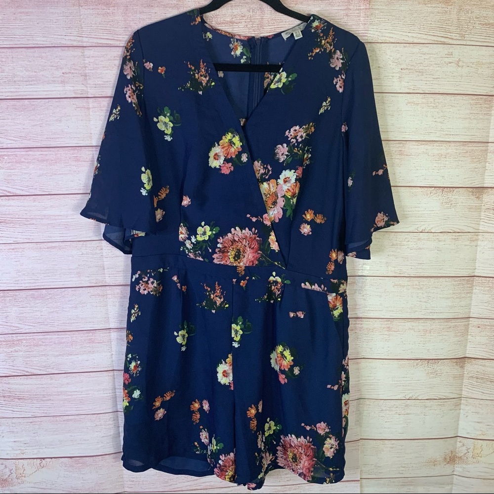 Lila Rose Blue Floral‎ Romper Size 10